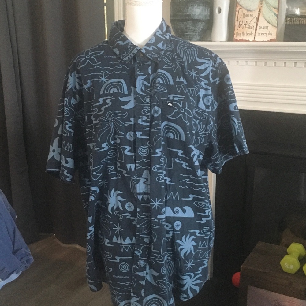 Quiksilver Men's Navy and Light Blue Short-Sleeve Button-Down Shirt